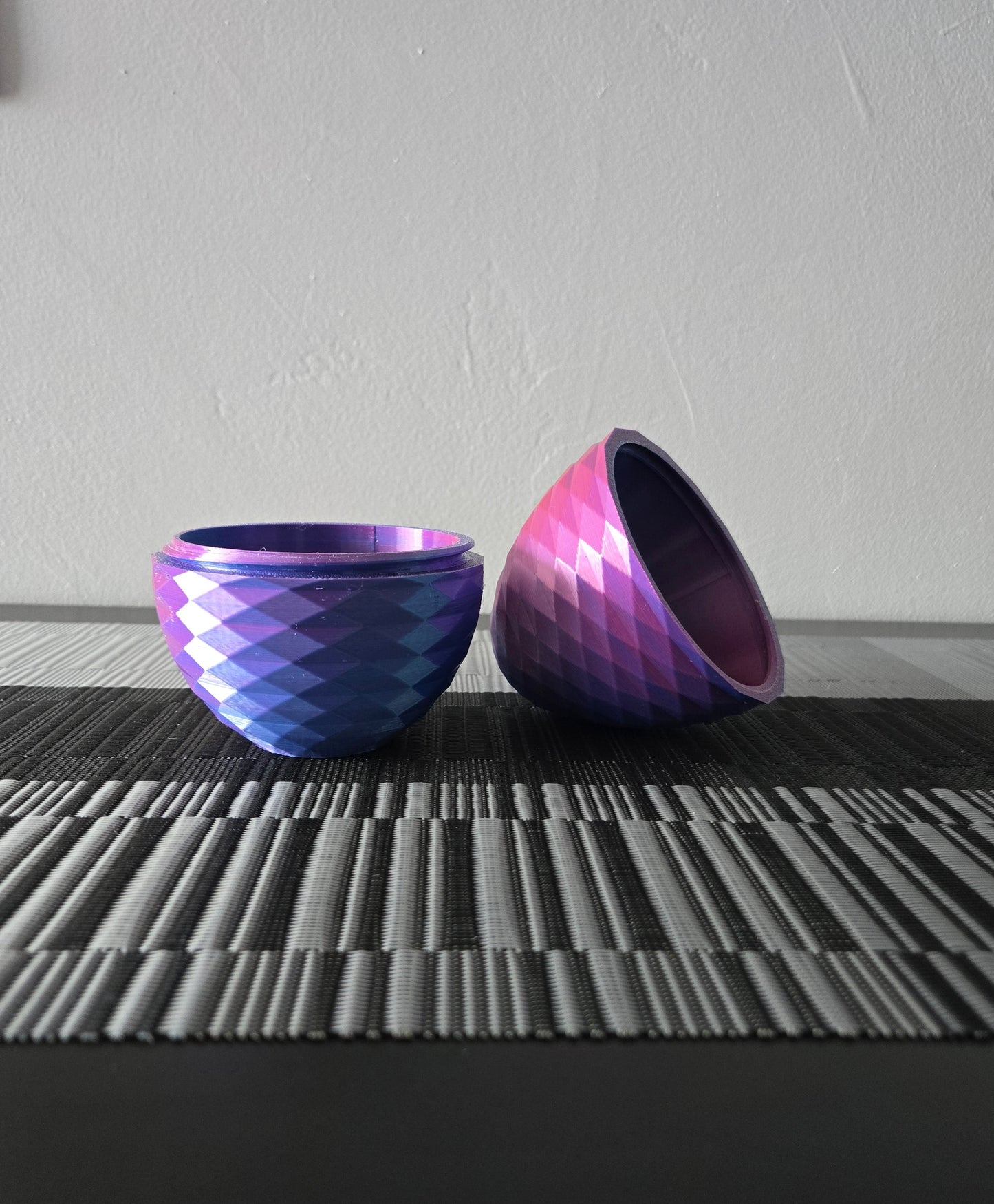 Geometric Twist Egg Capsule - Pink & Blue Mix