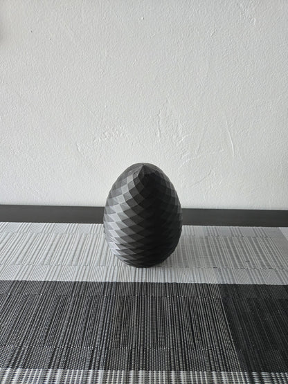 Geometric Twist Egg Capsule - Black